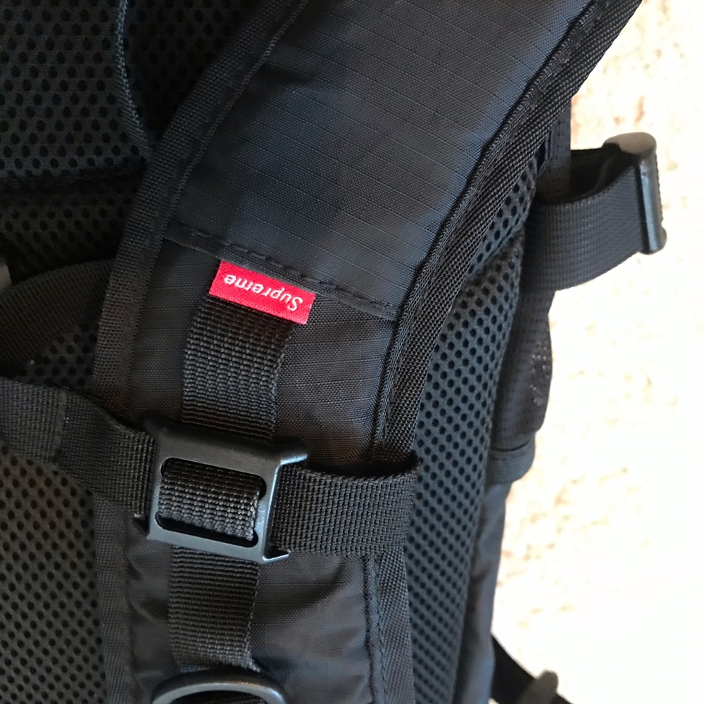 Supreme 18fw backpack black